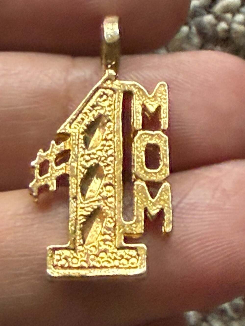 Vintage #1 Mom Gold Tone Pendant Charm